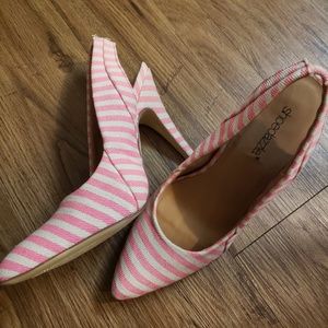 Pink stripe pumps